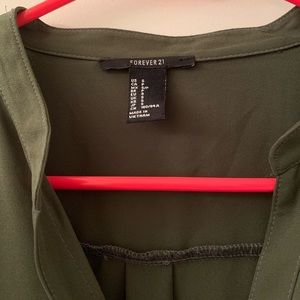 ‼️👁🗨BRAND NEW: Military green shirt